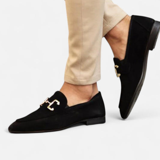 Velour Mode | Mocassins Homme en Suède avec Barrette Métallique – Élégance Discrète, Finition Luxe