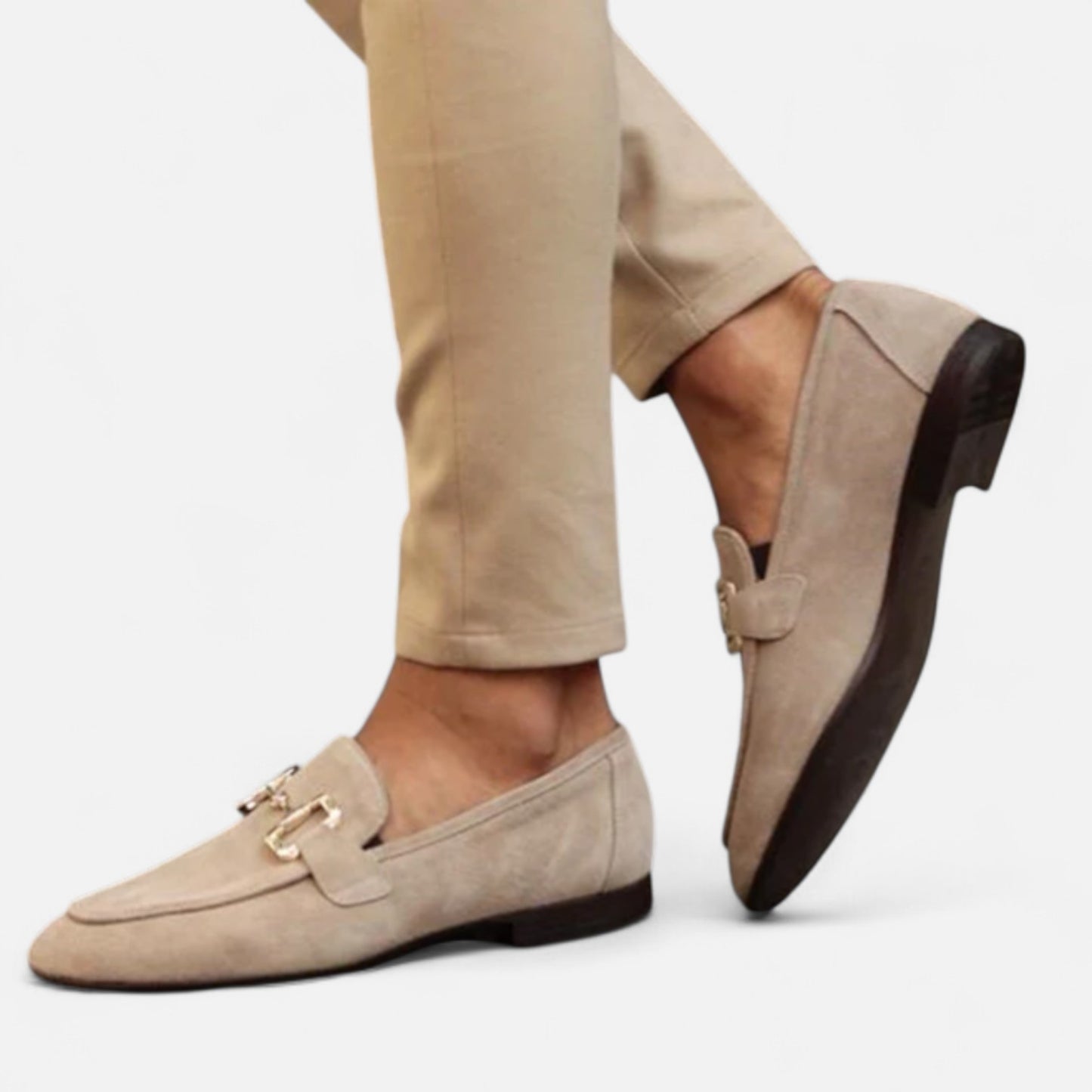 Velour Mode | Mocassins Homme en Suède avec Barrette Métallique – Élégance Discrète, Finition Luxe