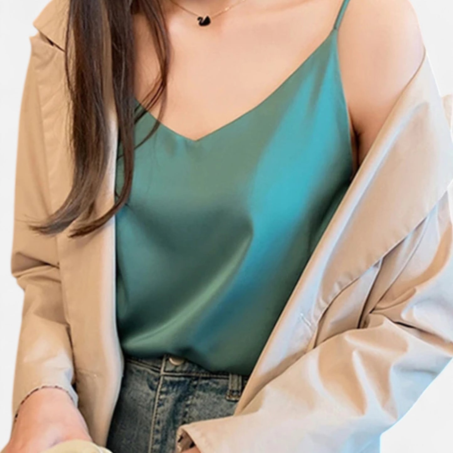Velour Mode | Débardeur Femme Satiné Col V – Élégance Sensuelle, Simplicité Brillante