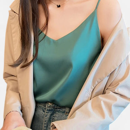 Velour Mode | Débardeur Femme Satiné Col V – Élégance Sensuelle, Simplicité Brillante